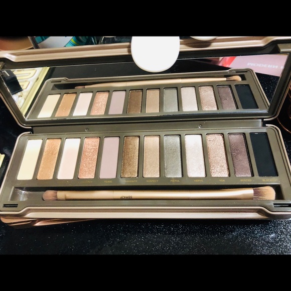 Urban Decay Eyeshadow Palette - Picture 1 of 2